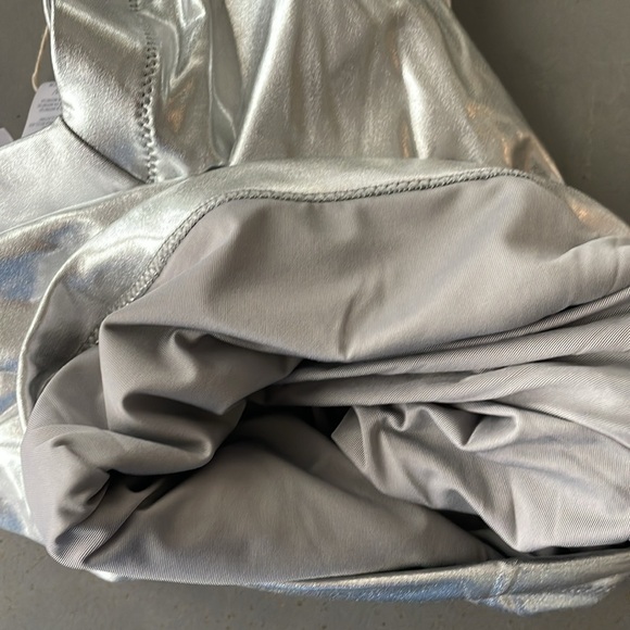 Skims NWT Nickel Metallic Swim V Waist Shorts Size XXS - Picture 7 of 8